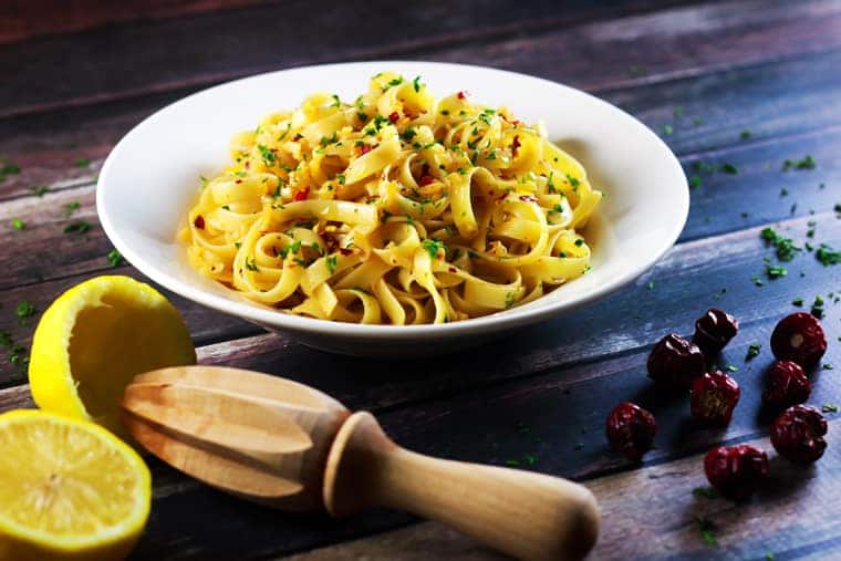 5 ingredient Chili Garlic Pasta - This pasta recipe is so quick to make and you'll find all the ingredients in your pantry already! | ScrambledChefs.com