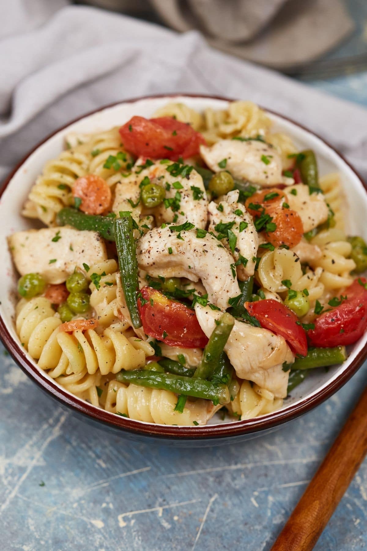 Bowl of chicken pasta primavera
