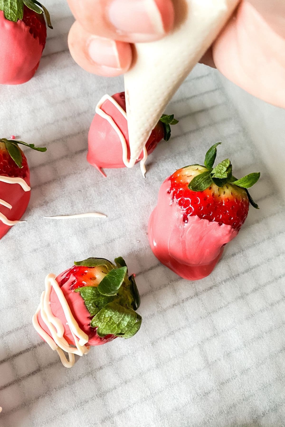 Adding white stripes to dipped berries