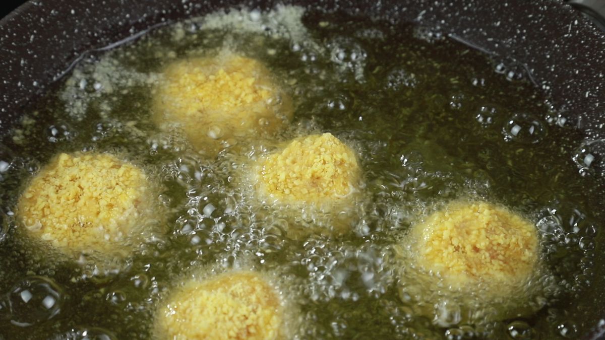chicken balls in skillet with hot oil